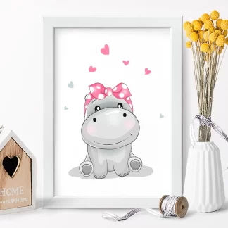 4293g Quadro Decorativo Infantil Hipopótamo com Lacinho e Corações realista