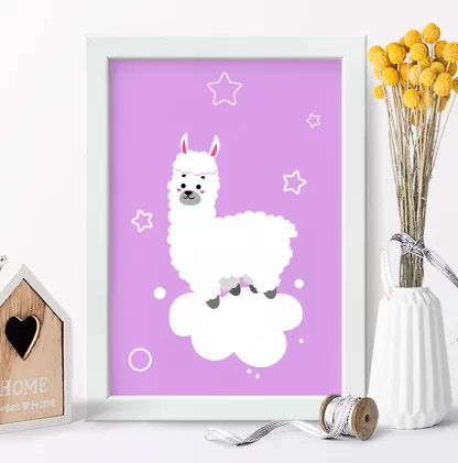4306g1 Quadro Decorativo Infantil Alpaca em Nuvem com Estrelas Lilás realista